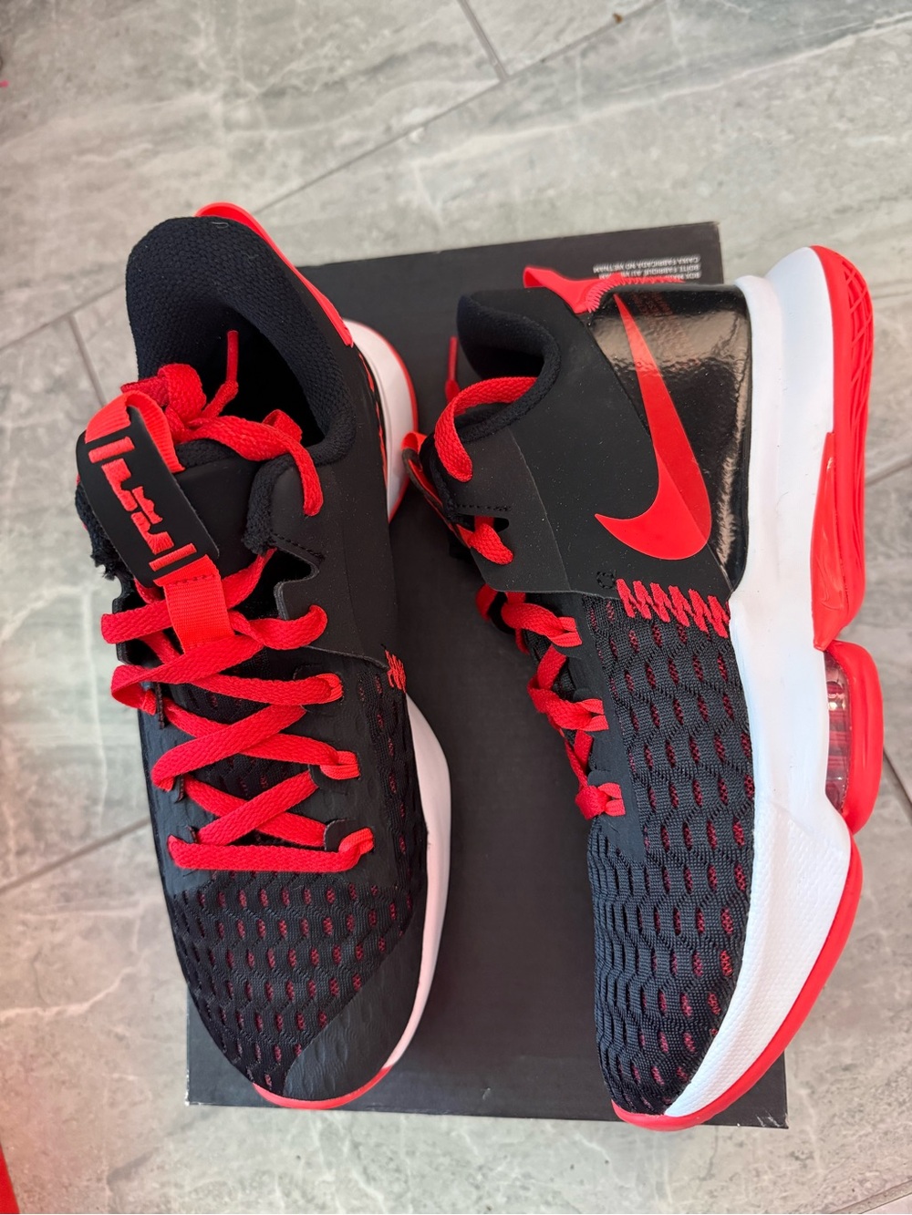 New mens Nike Sz 8 Black and Red Basketball Shoes